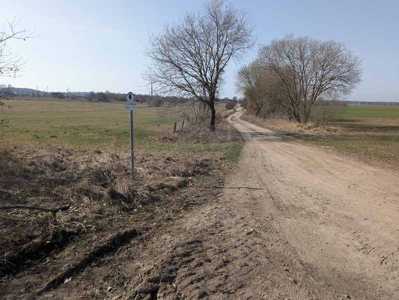 Hinweisschild auf dem Weg von Seggerde