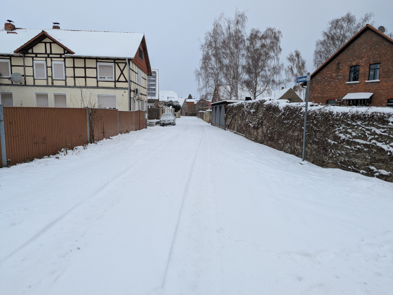 Schnee auf der Straße Schmiedeberg